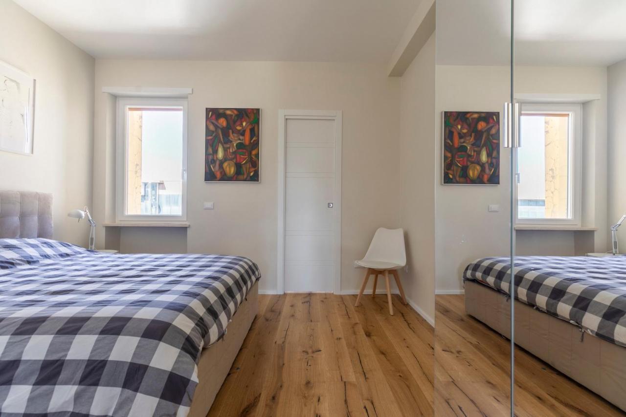 La Dolce Vita - Sunny Penthouse Trastevere Station 100Sqm ローマ エクステリア 写真
